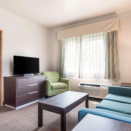 Quality Inn & Suites Bainbridge Island Екстериор снимка
