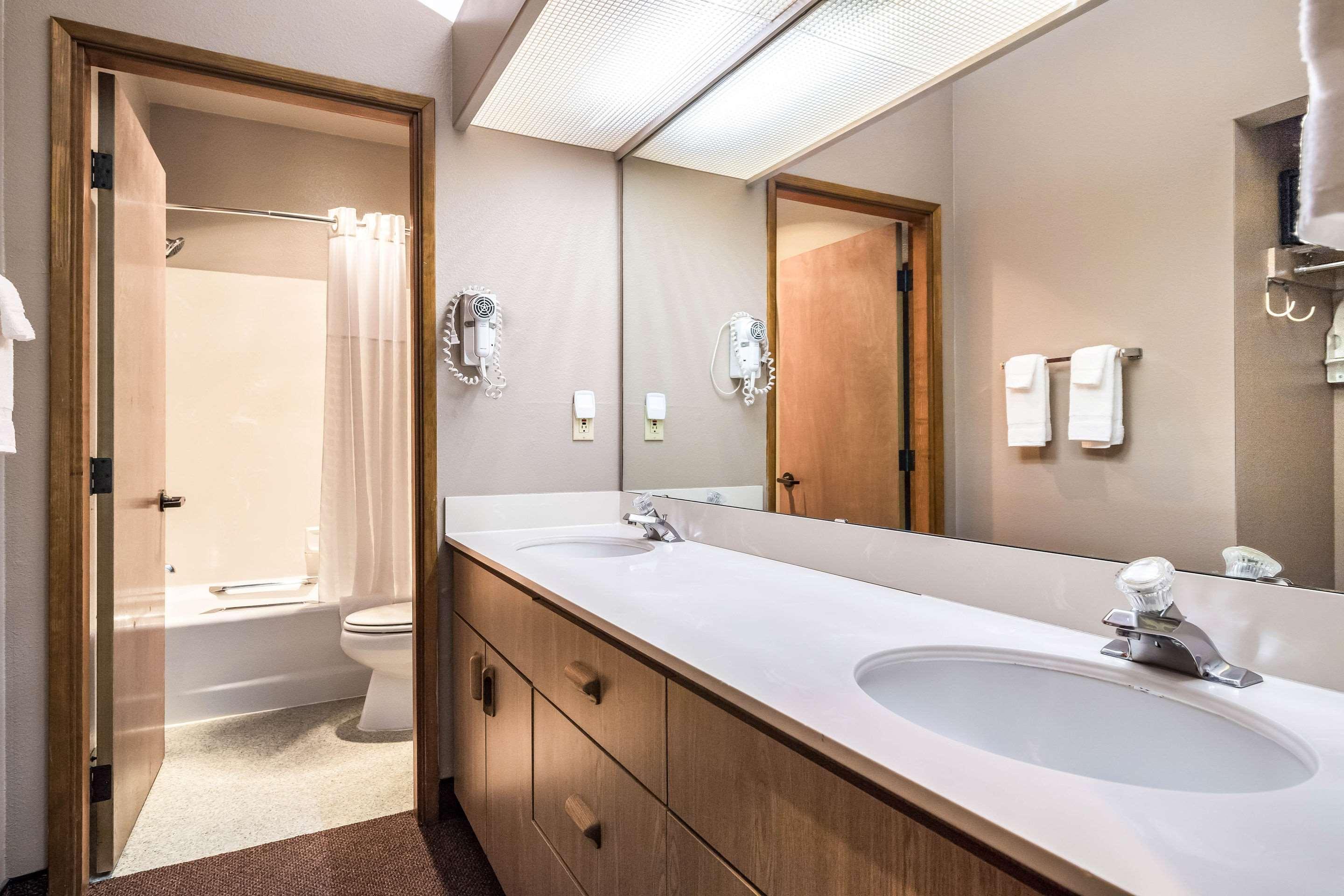 Quality Inn & Suites Bainbridge Island Екстериор снимка