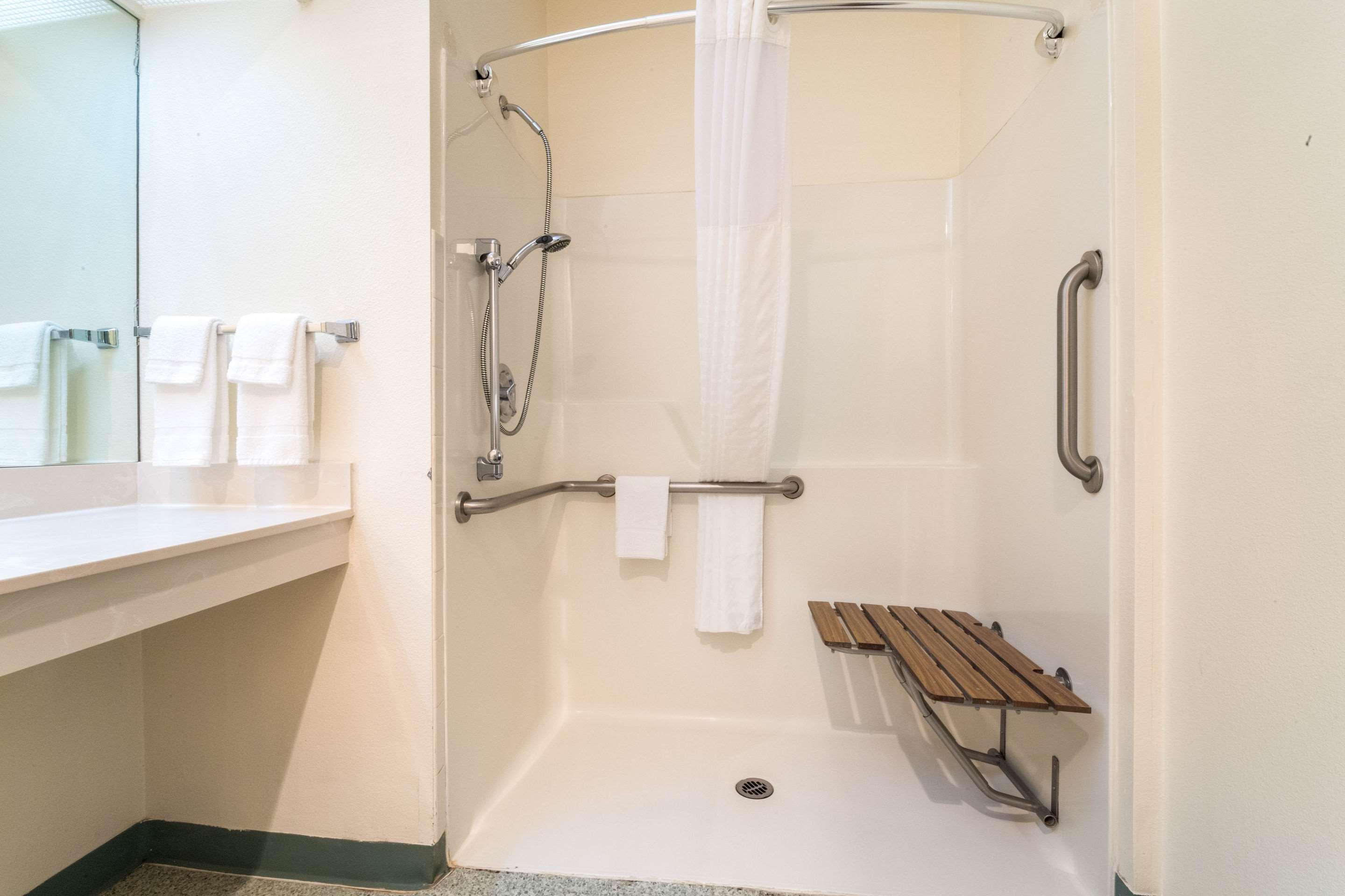 Quality Inn & Suites Bainbridge Island Екстериор снимка