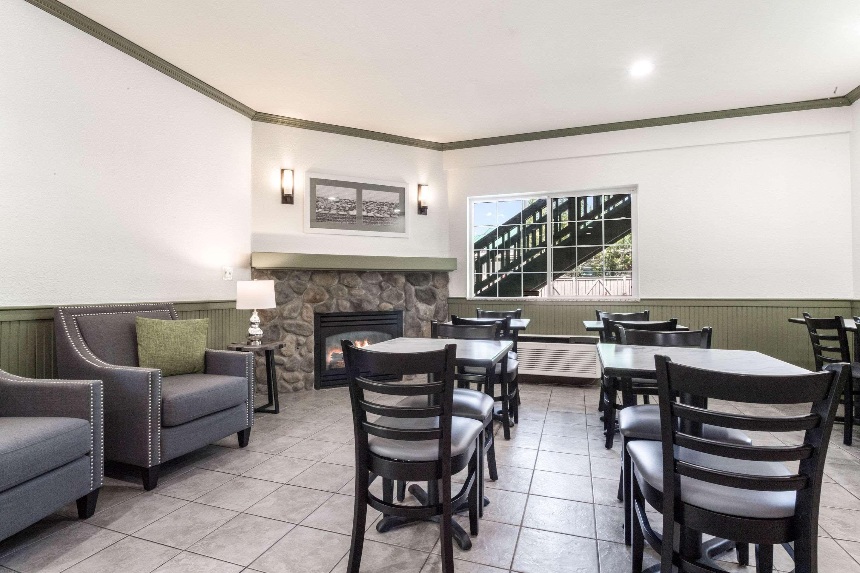 Quality Inn & Suites Bainbridge Island Екстериор снимка