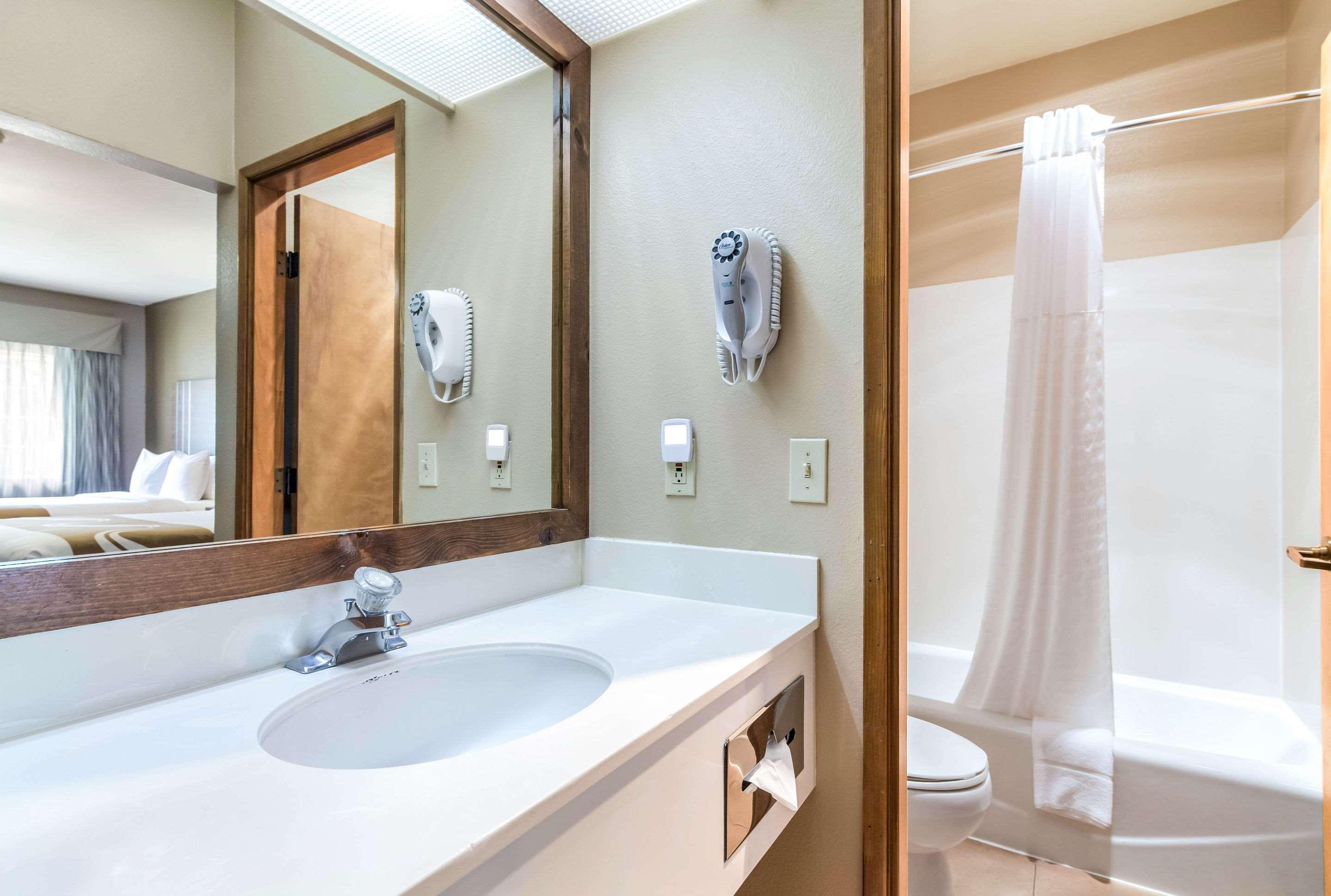 Quality Inn & Suites Bainbridge Island Екстериор снимка