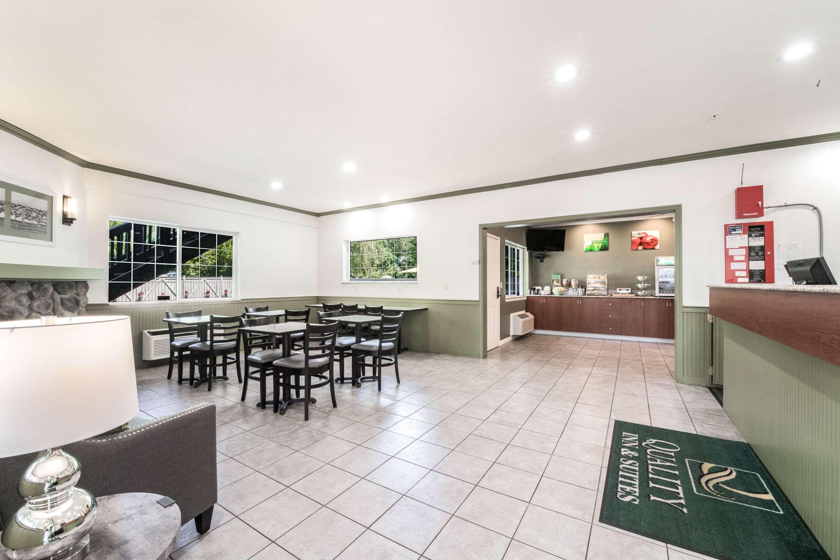 Quality Inn & Suites Bainbridge Island Екстериор снимка