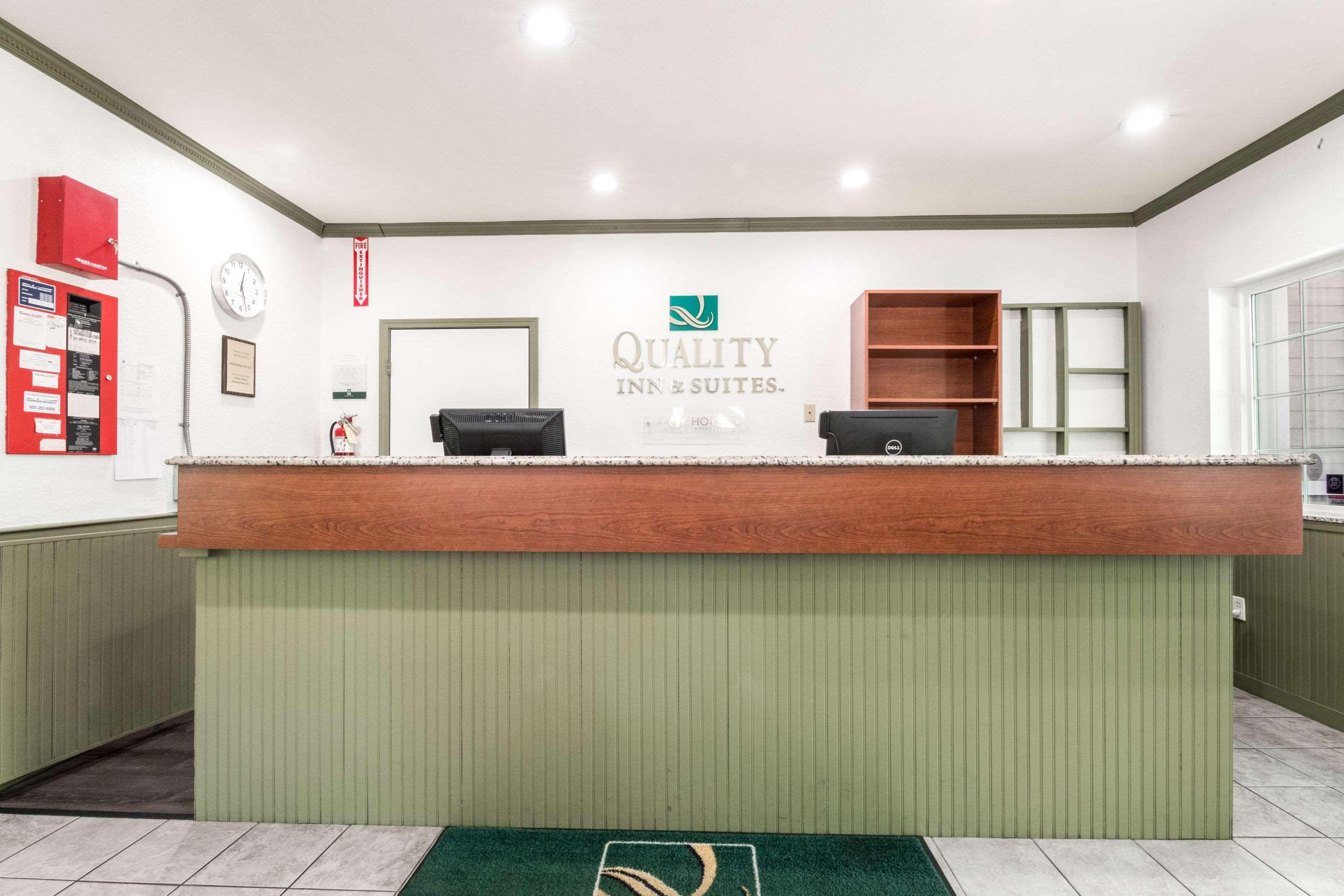 Quality Inn & Suites Bainbridge Island Екстериор снимка